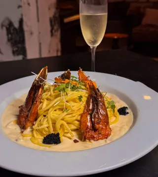 Crevettes a la Sauce Champagne